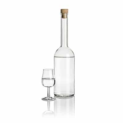 Spirituosenflasche mit Glas